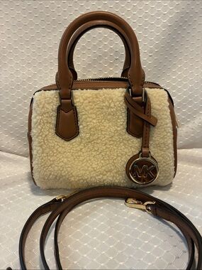 Michael Kors Bedford Aspen Sherpa Mini Crossbody Mint Condition!